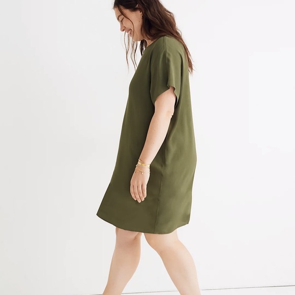 Crewneck Button-Back Easy Dress in Palm Tree - Picture 2 of 8